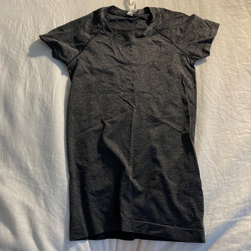 BNWOT lululemon womens run swiftly tshirt- size 6